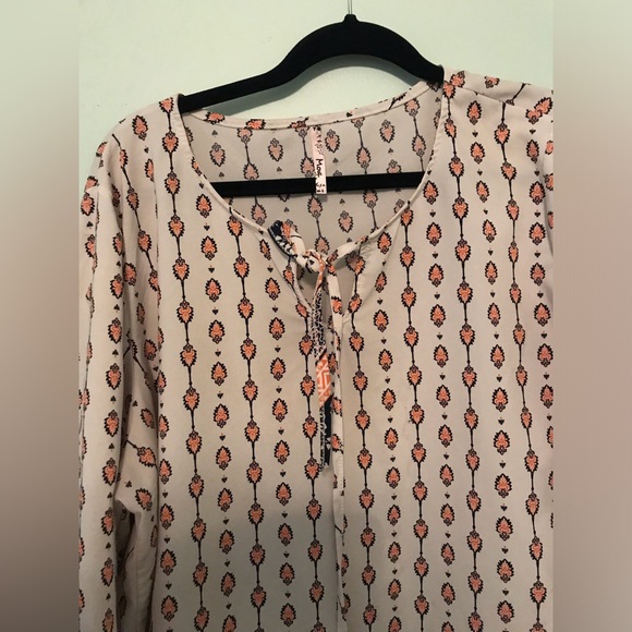 Moa Pattern Tunic - Picture 4 of 10